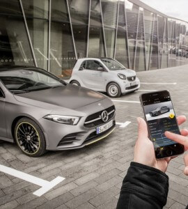 Privates Car Sharing: Die neue A-Klasse ist für privates Car Sharing schon vorbereitet: Über Mercedes me lässt sich der neue Kompakte mit Freunden und Familienmitgliedern teilen. Die Bedienung erfolgt einfach und sicher über die Mercedes me App Car Sharing von Mercedes-Benz. Private car sharing: The new A-Class is already set up for private car sharing: Mercedes me allows the new compact car to be shared with friends and family members. Operation is simple and secure using the Mercedes me app Car Sharing.