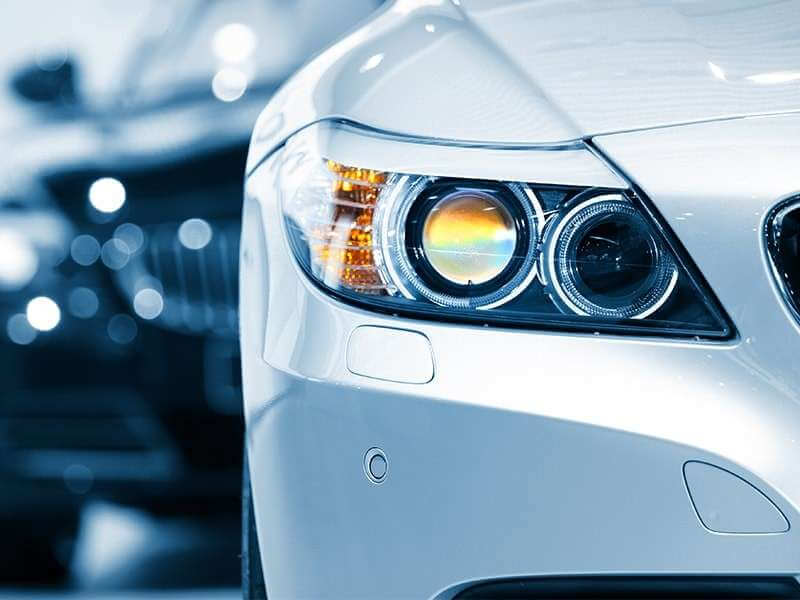 ¿Sabes cuándo cambiar las luces del coche?